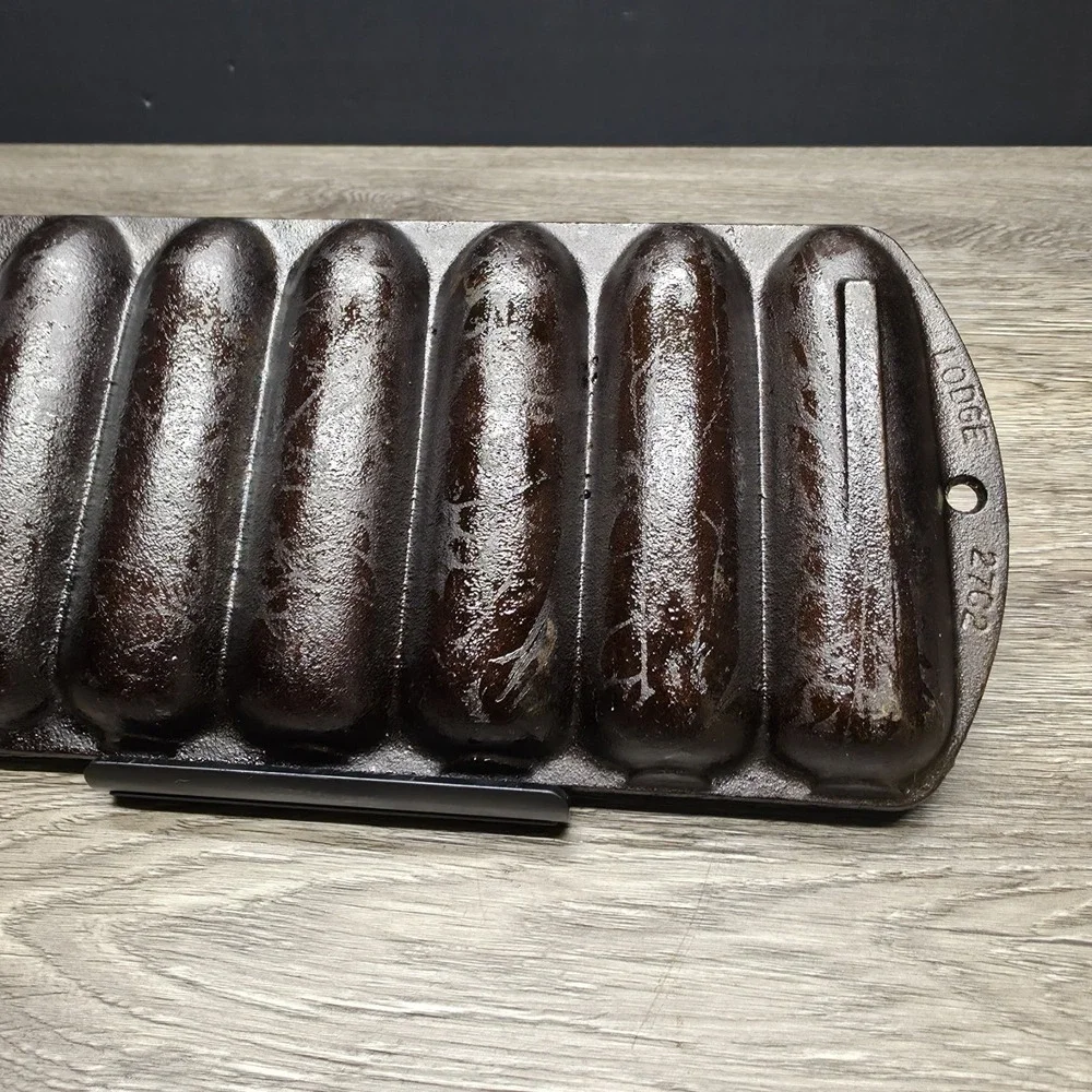Lodge vintage cast